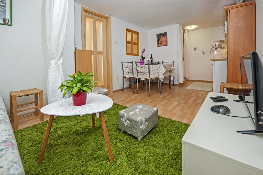 Apartment Premsai โรวีน ภายนอก รูปภาพ