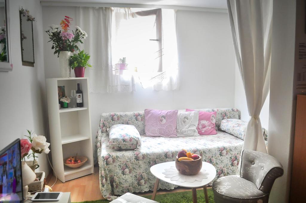 Apartment Premsai โรวีน ภายนอก รูปภาพ