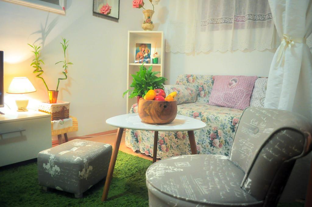 Apartment Premsai โรวีน ภายนอก รูปภาพ