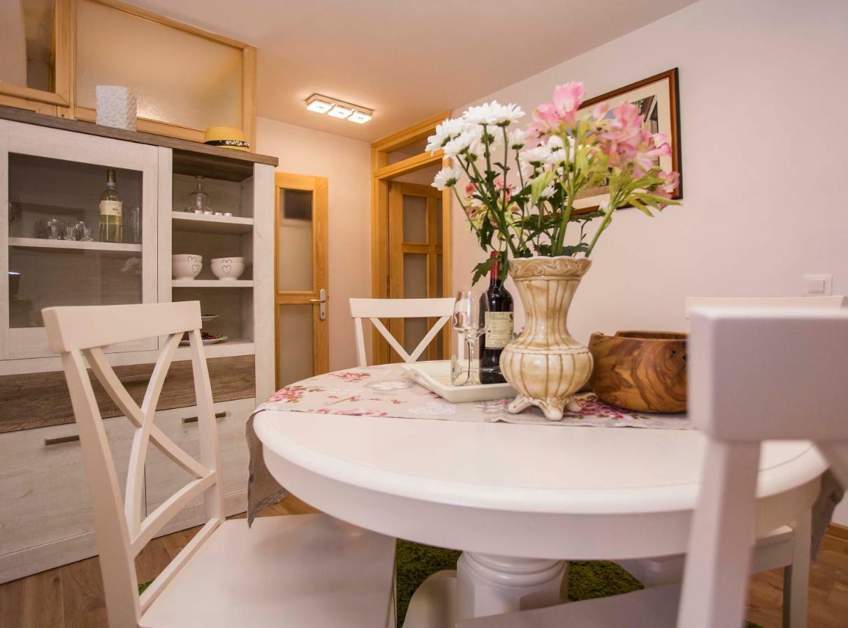 Apartment Premsai โรวีน ภายนอก รูปภาพ