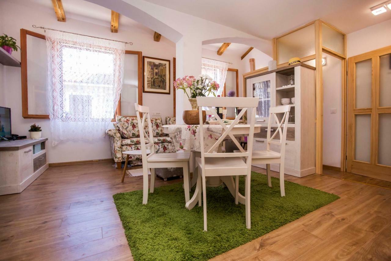 Apartment Premsai โรวีน ภายนอก รูปภาพ